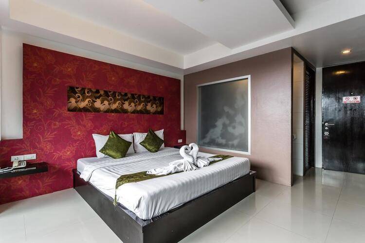 7q Patong Beach