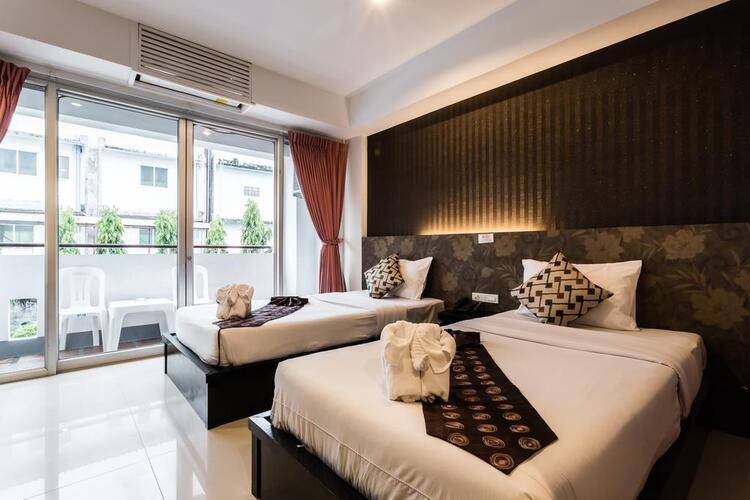 7q Patong Beach