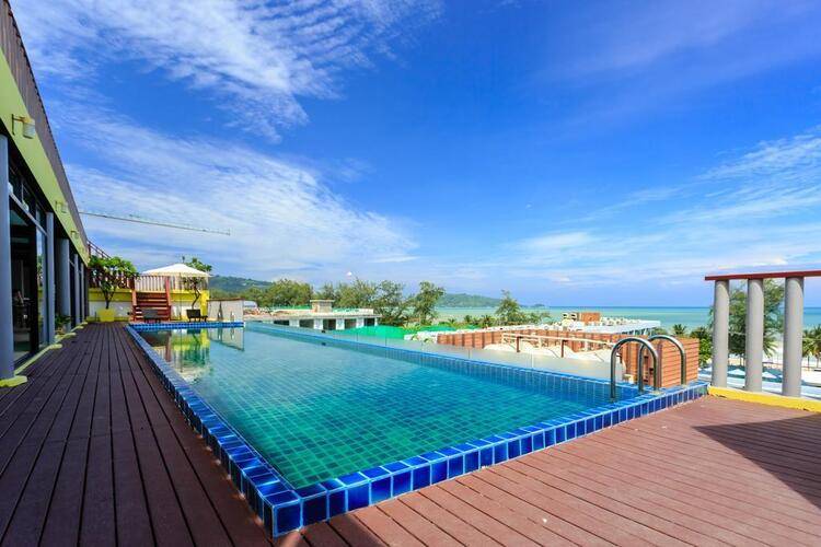 7q Patong Beach