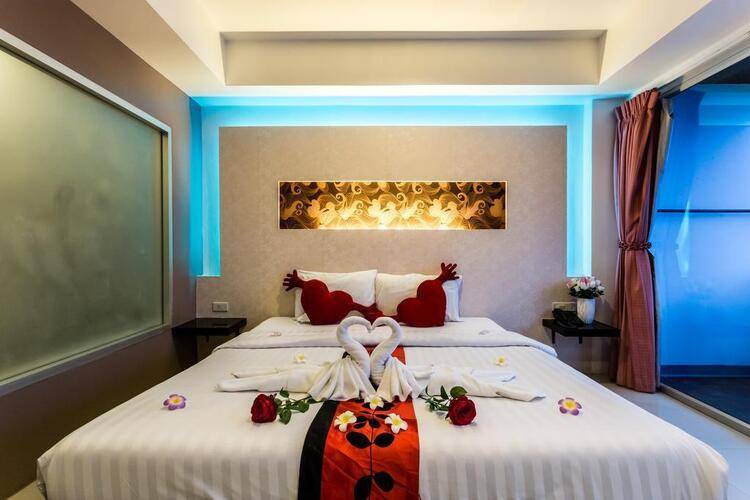7q Patong Beach
