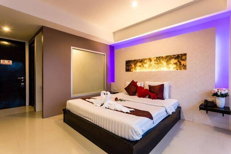 7q Patong Beach