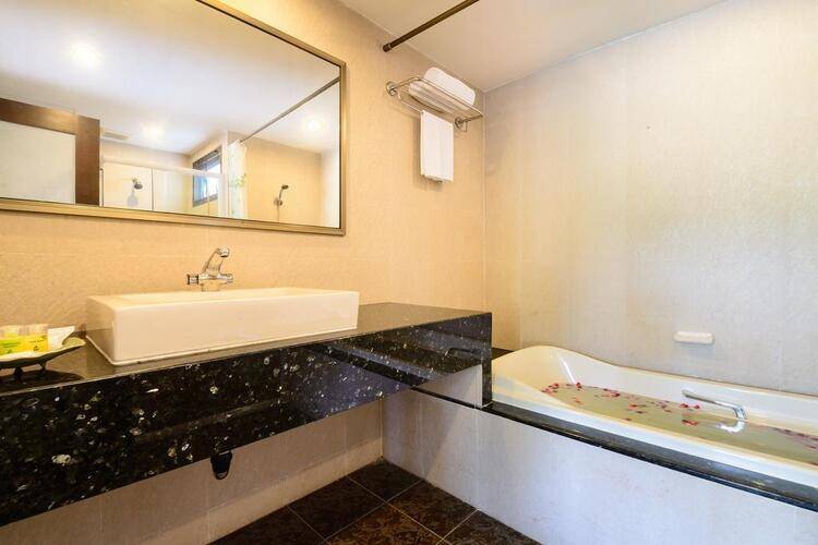Patong Lodge Hotel
