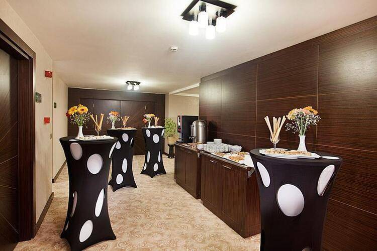 Best Western Plus Khan Hotel