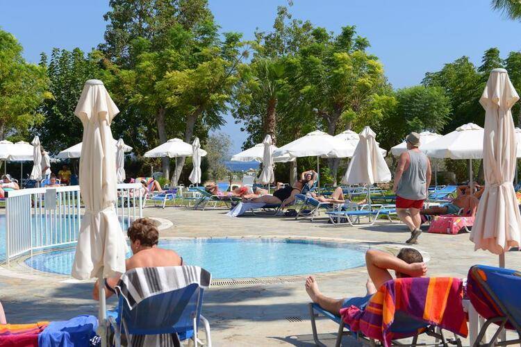 Artemis Hotel Apts