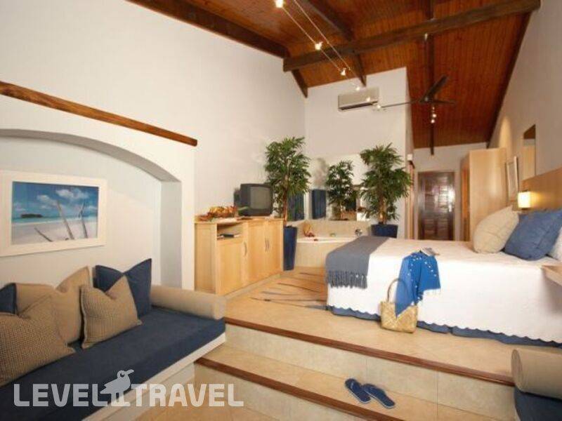 Фотография Coco De Mer & Black Parrot Suites