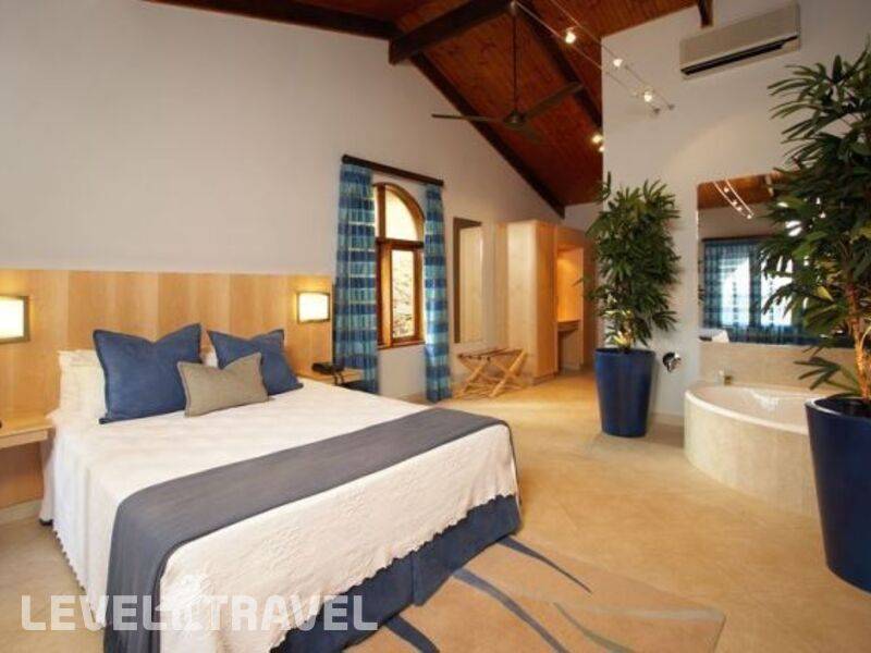 Фотография Coco De Mer & Black Parrot Suites