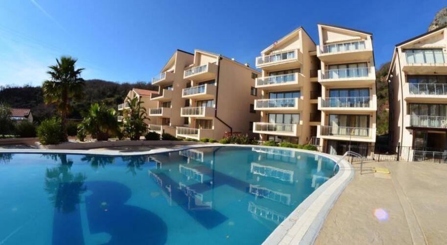 Blue Horizon Apartments