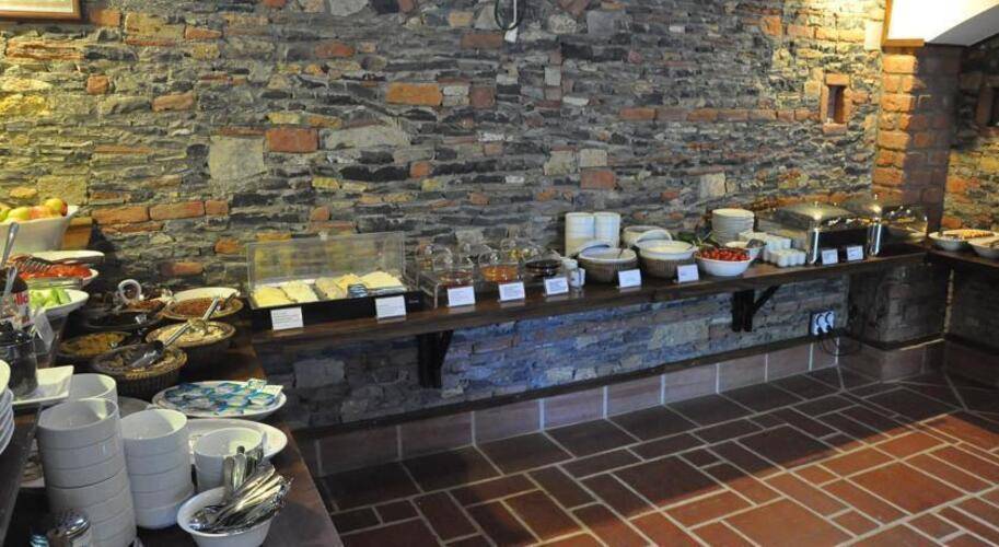 El Vino Hotel & Suites