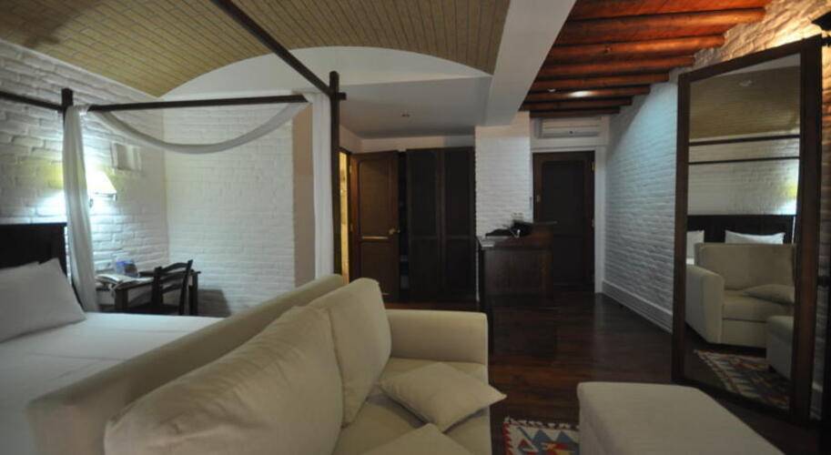 El Vino Hotel & Suites