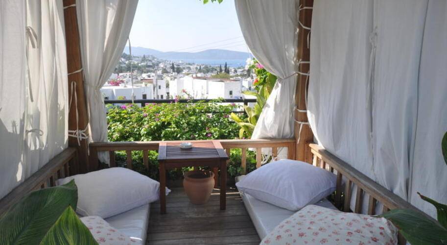 El Vino Hotel & Suites