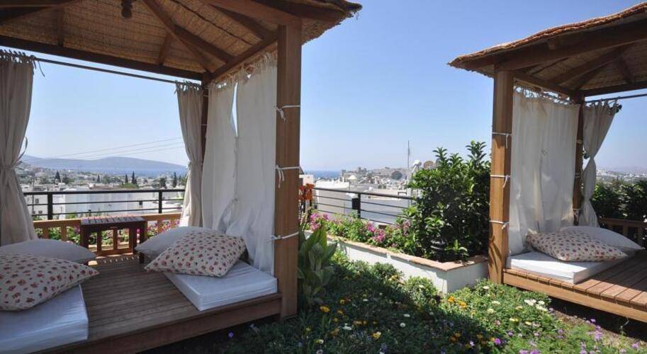 El Vino Hotel & Suites