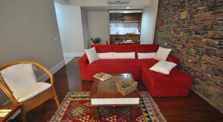 El Vino Hotel & Suites