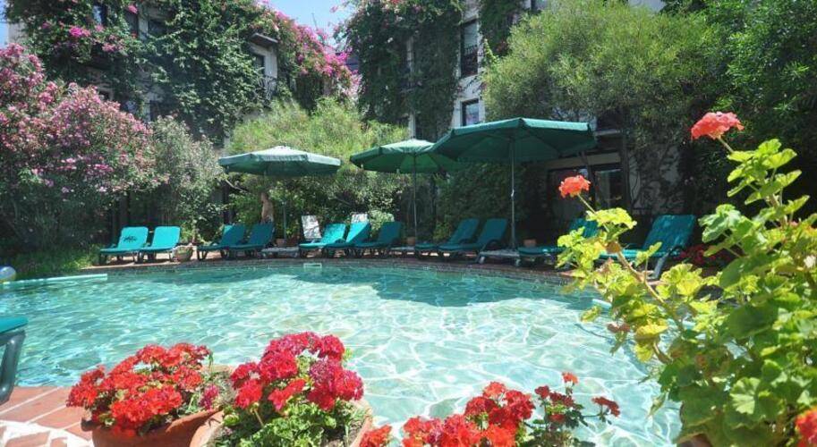 El Vino Hotel & Suites