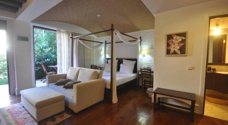 El Vino Hotel & Suites