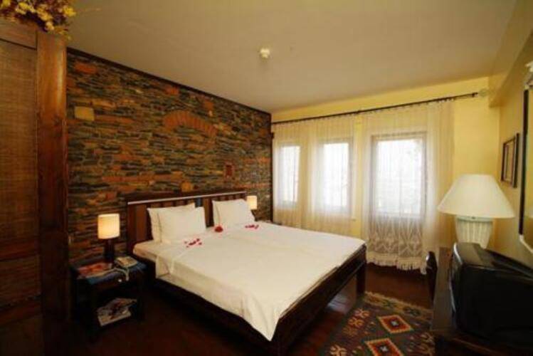 El Vino Hotel & Suites