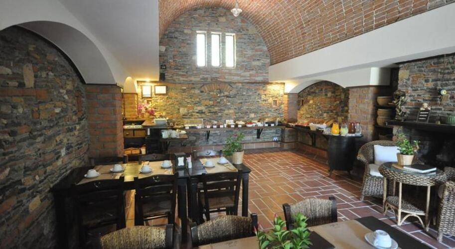 El Vino Hotel & Suites