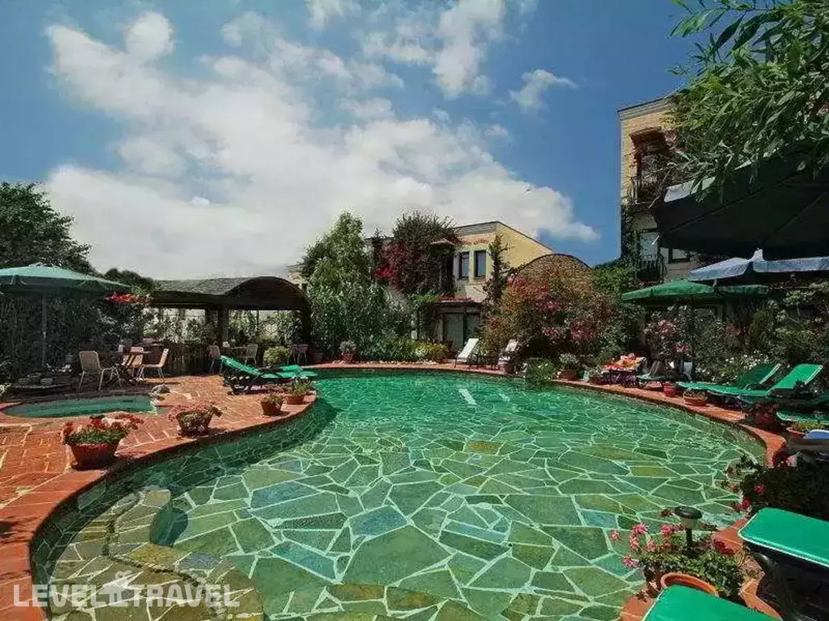 El Vino Hotel & Suites