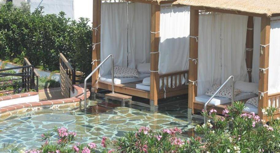 El Vino Hotel & Suites