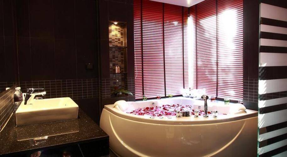 Absolute Bangla Suites Hotel