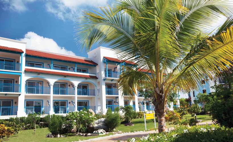 Memories Paraiso Beach Resort