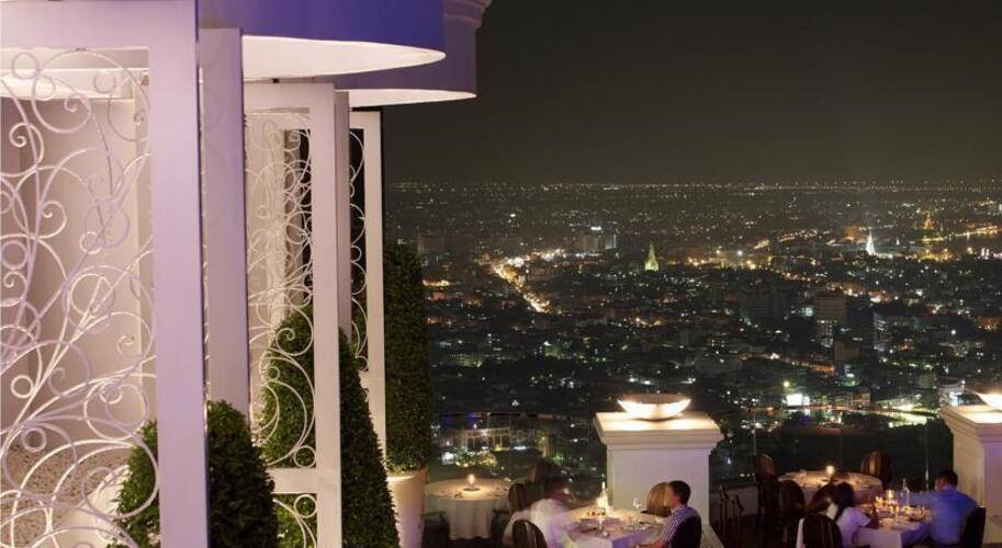 Le Bua At State Tower