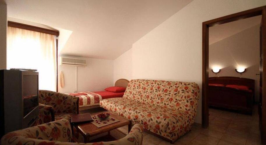 Grbalj Hotel