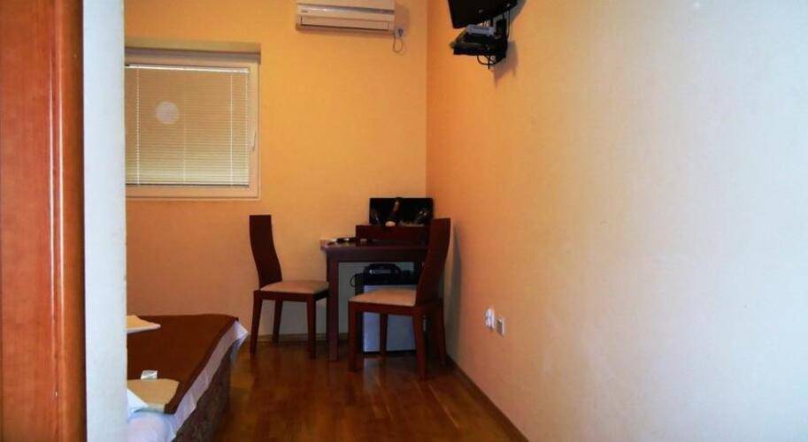 Contessa Apartments