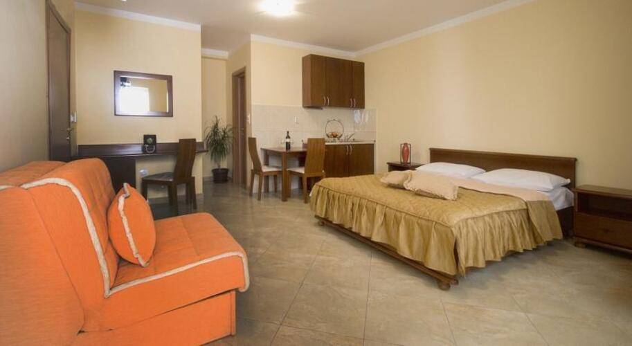 Contessa Apartments