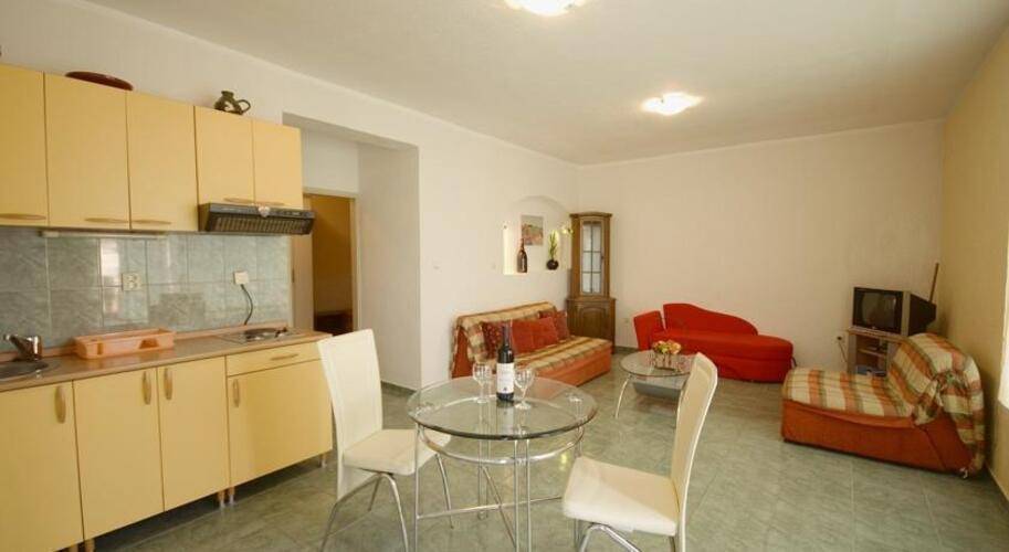 Contessa Apartments