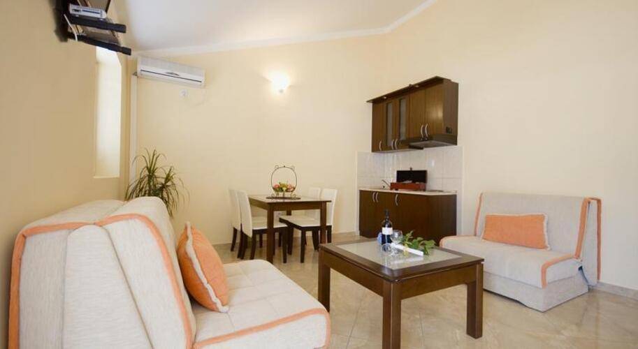 Contessa Apartments