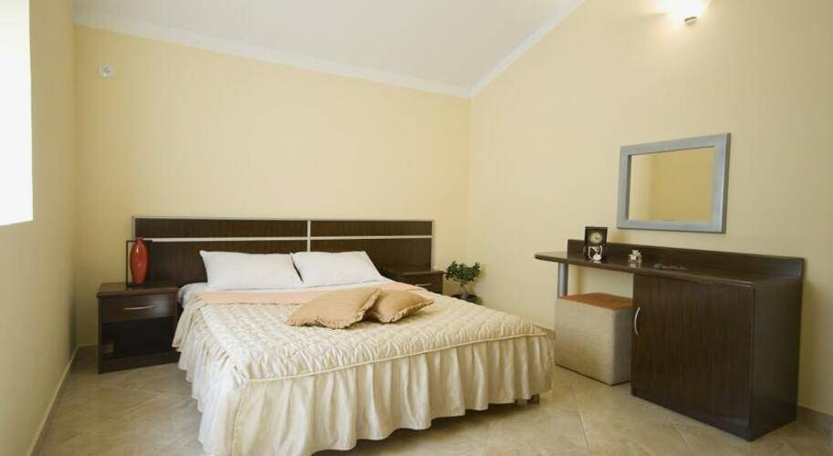 Contessa Apartments