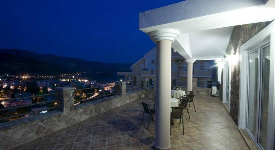 Contessa Apartments