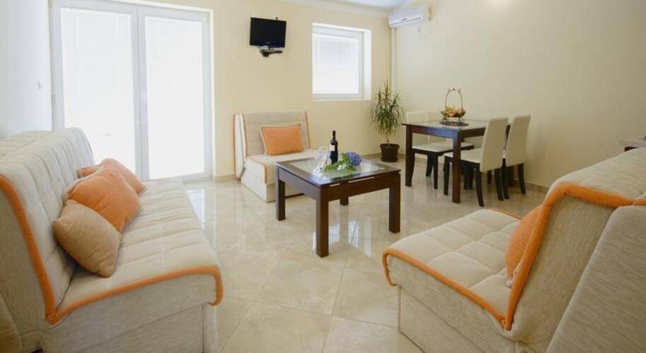 Contessa Apartments