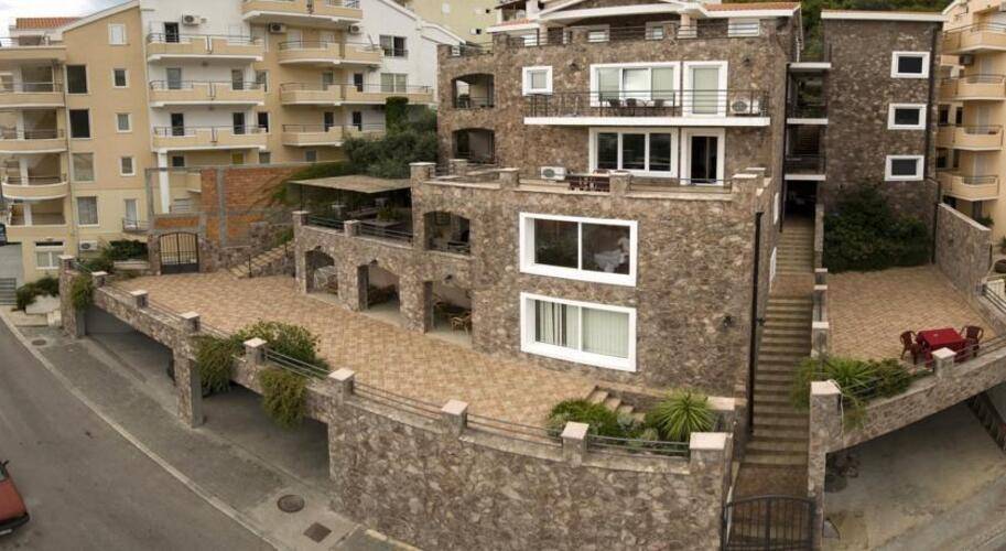 Contessa Apartments