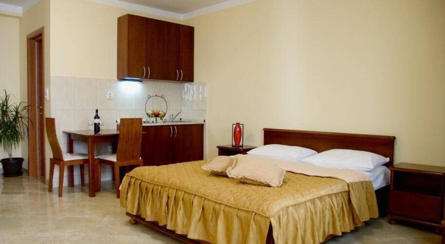 Contessa Apartments