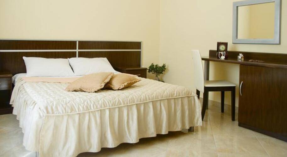 Contessa Apartments
