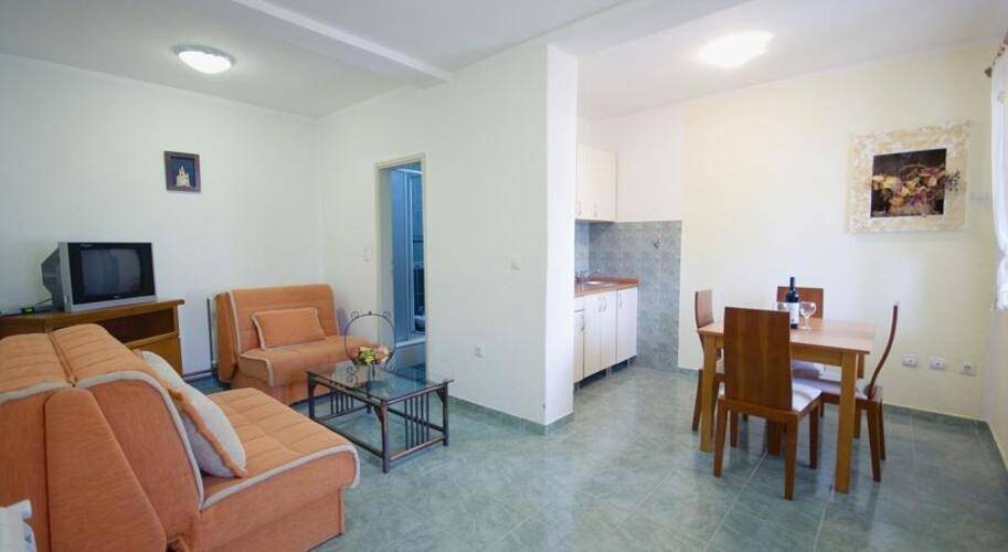 Contessa Apartments