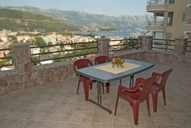 Contessa Apartments