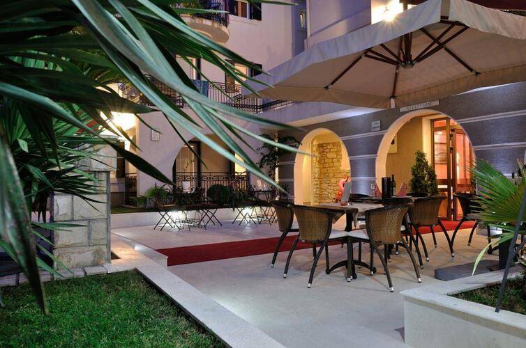 Djuric Hotel