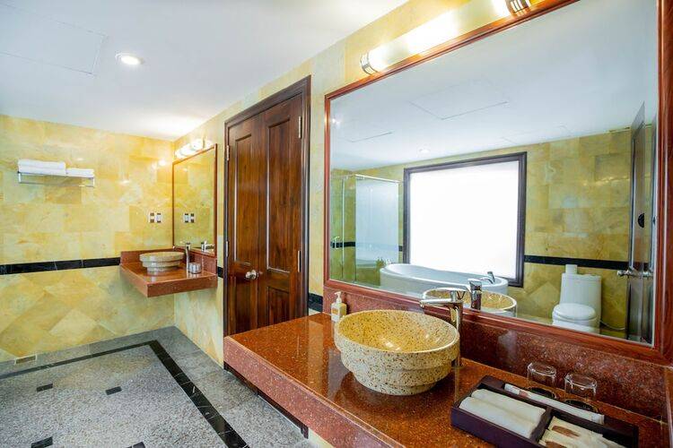 Diamond Bay Resort & Spa