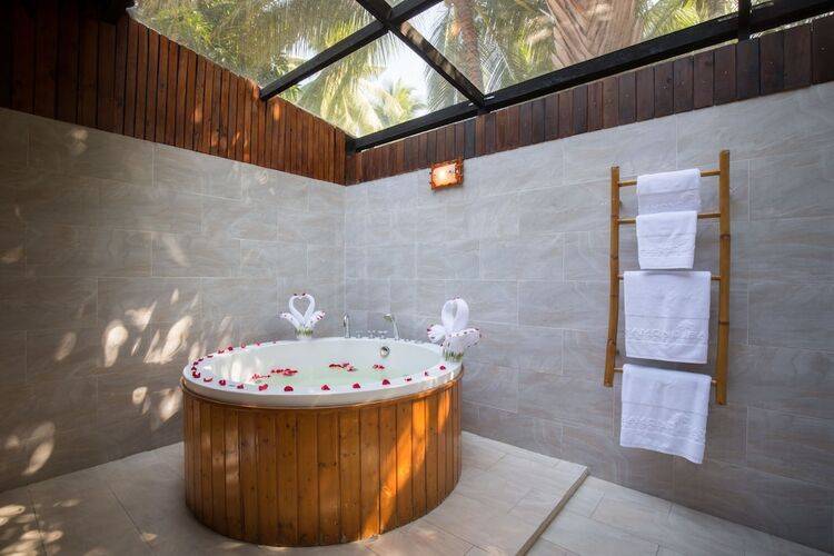 Diamond Bay Resort & Spa