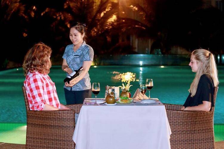 Villa Del Sol Beach Resort & Spa