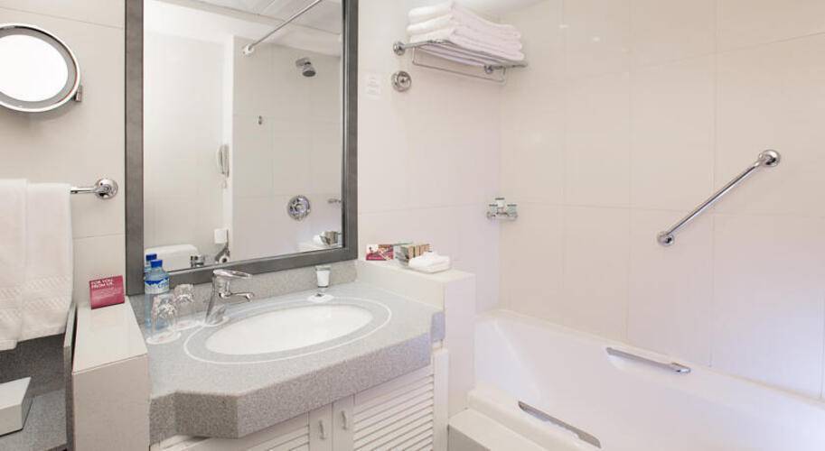 Millennium Plaza Downtown Hotel (Ex.Crowne Plaza Dubai Sheikh Zayed Road)