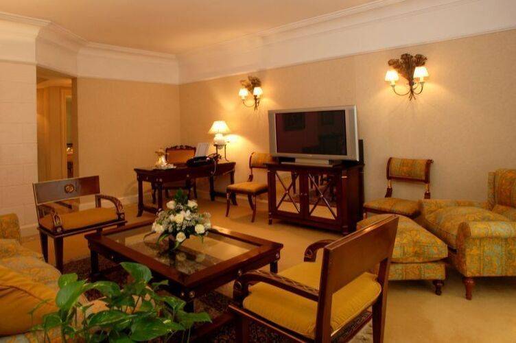 Millennium Plaza Downtown Hotel (Ex.Crowne Plaza Dubai Sheikh Zayed Road)