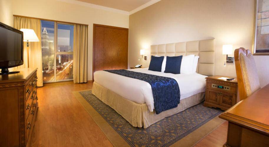 Millennium Plaza Downtown Hotel (Ex.Crowne Plaza Dubai Sheikh Zayed Road)