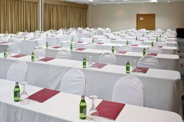 Millennium Plaza Downtown Hotel (Ex.Crowne Plaza Dubai Sheikh Zayed Road)