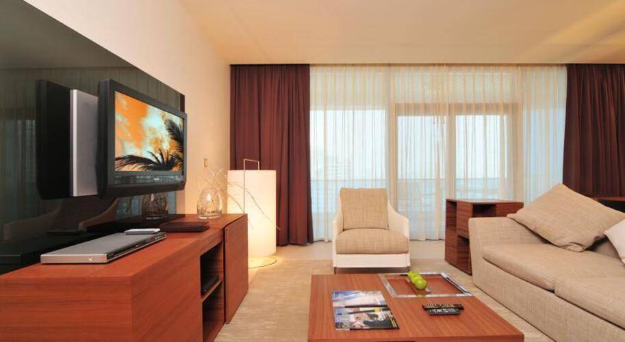Radisson Blu Residence Dubai Marina