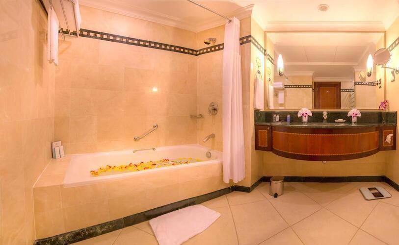 Corniche Hotel Abu Dhabi (Ex.Millennium Corniche Hotel Abu Dhabi)