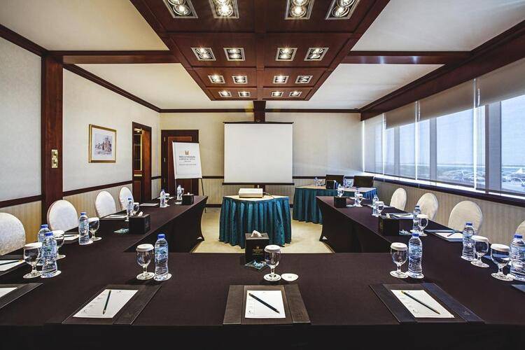 Corniche Hotel Abu Dhabi (Ex.Millennium Corniche Hotel Abu Dhabi)