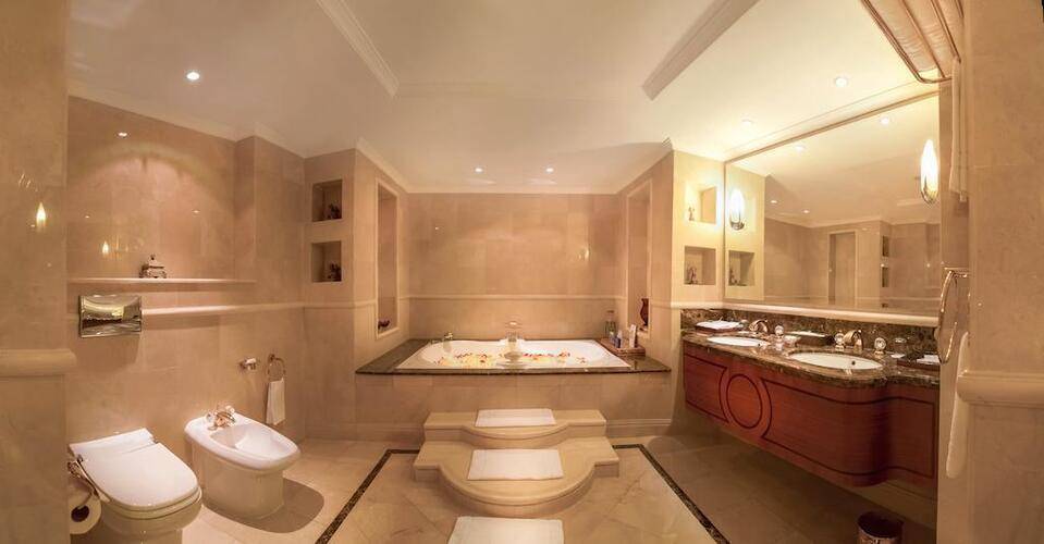Corniche Hotel Abu Dhabi (Ex.Millennium Corniche Hotel Abu Dhabi)